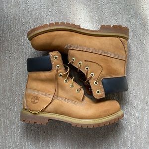 WOMEN'S TIMBERLAND® PREMIUM 6-INCH WATERPROOF BOOTS size 8.5